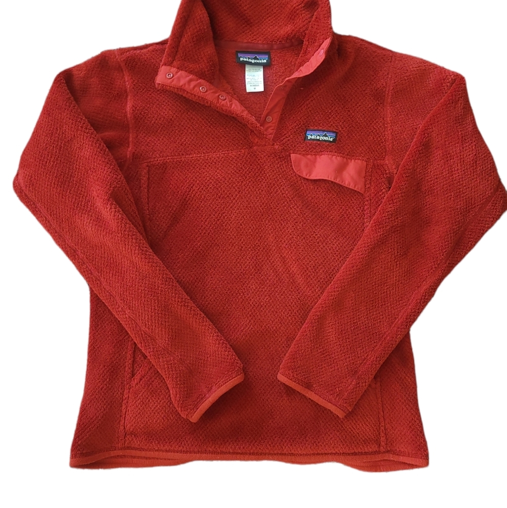 Women's Patagonia quarter zip fleece.